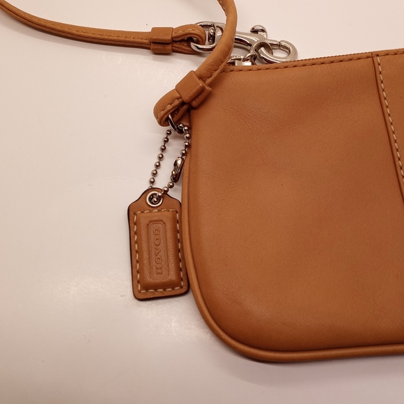 Coach wristlet - Picture 2 of 4